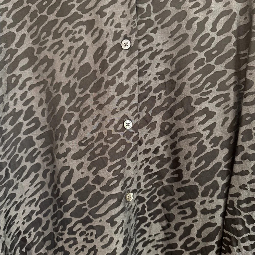 Equipment Femme Black + Gray Silk Button Down Collared Shirt - Medium - Picture 3 of 6